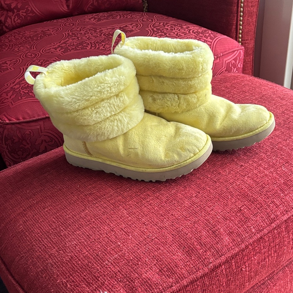 Cozy Ugg Yellow shearling Boots women’s size 7